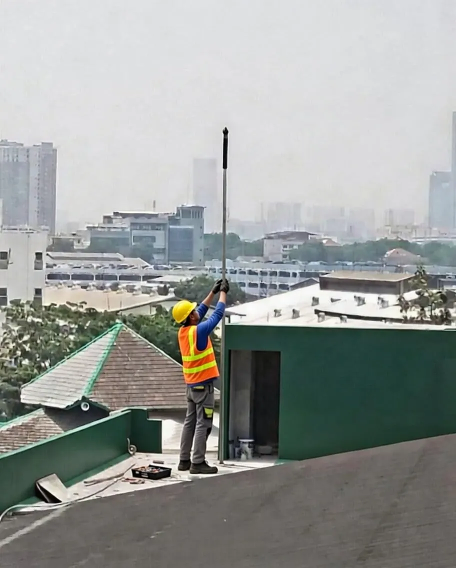 Pemasangan penangkal petir elektrosatis