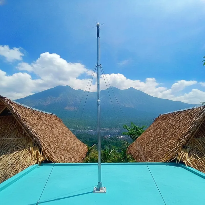 Pemasangan penangkal petir elektrostatis di villa puncak